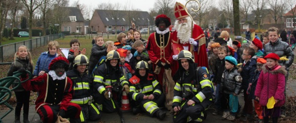 Brandweer redt zwarte Piet
